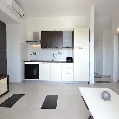 Apartment Julija 別荘 ビビニェ