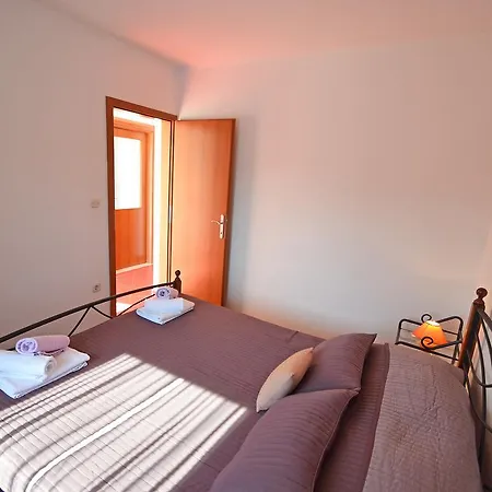 Apartment Julija * ビビニェ