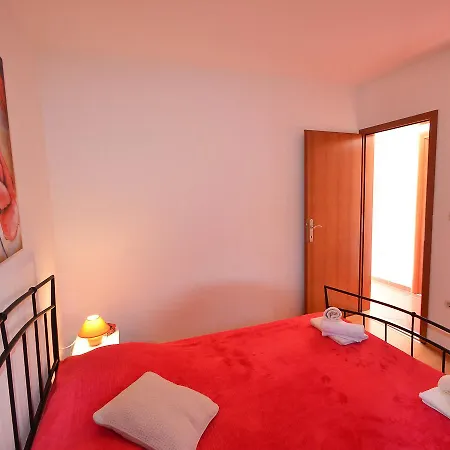 Apartment Julija 別荘 ビビニェ