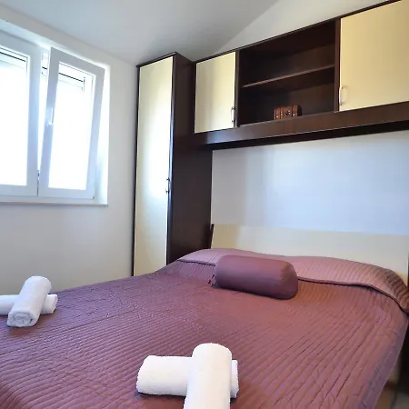 Apartment Julija 別荘 *