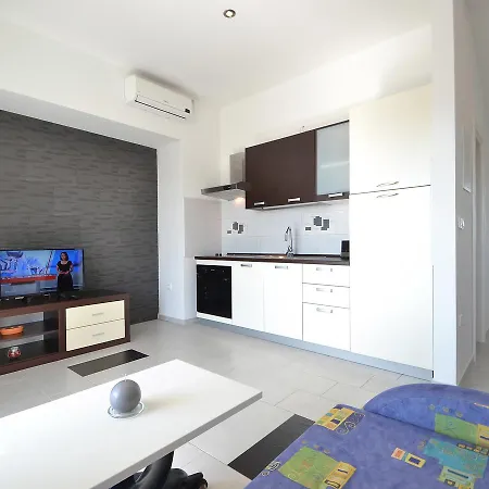 別荘 Apartment Julija ビビニェ