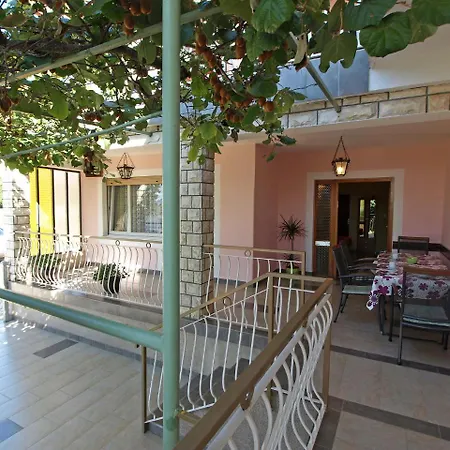 Apartment Julija * ビビニェ