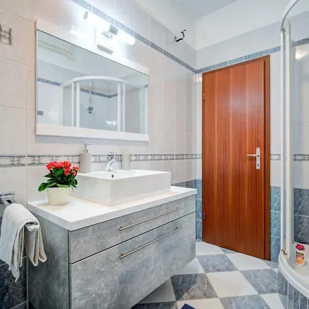 Apartment Julija *