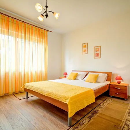 Apartment Julija 別荘