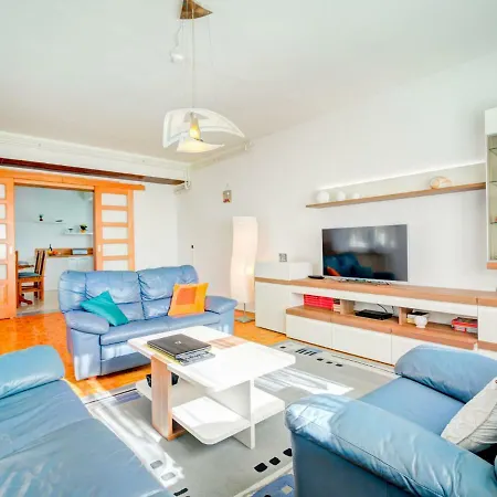別荘 Apartment Julija